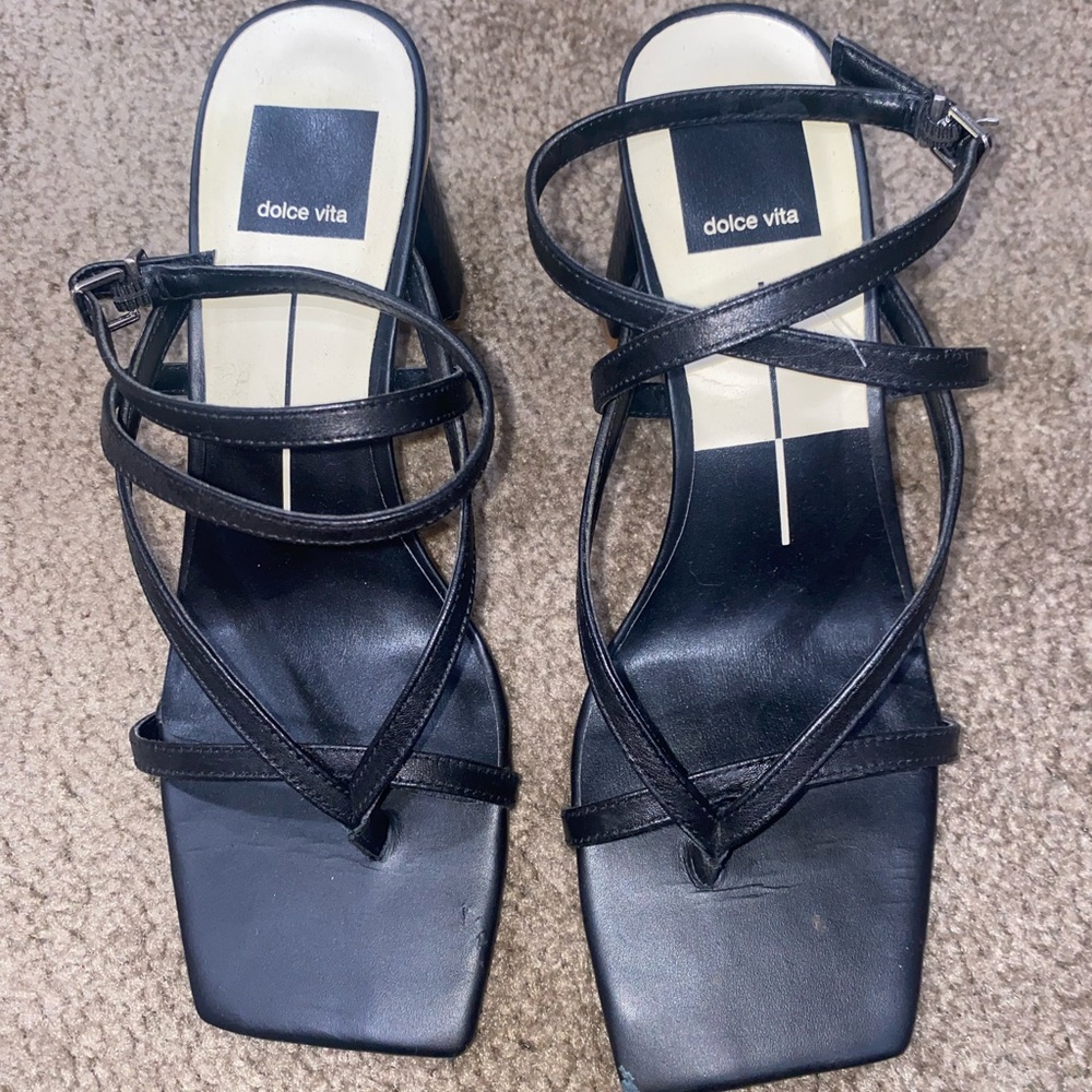 Dolce vita black strapy toe sandal size 6.5